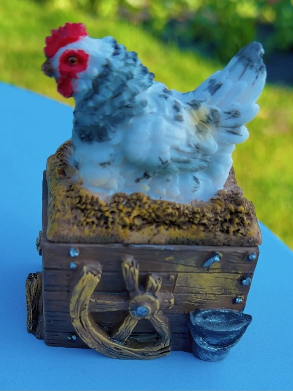 Rustic Chicken Hen Figurine on Wooden-Style Box – Farmhouse Decor